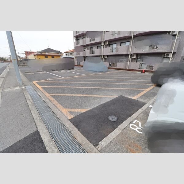 グランディール 駐車場