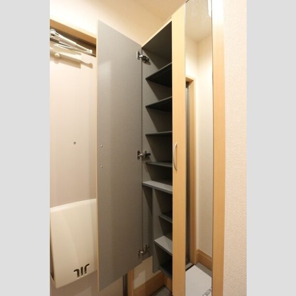 メゾンリッシュ　C シューズボックス