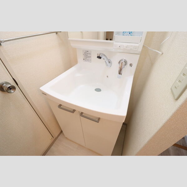 ファーストヴューラ十一番館205号室 洗髪洗面化粧台