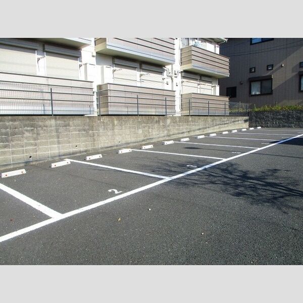 ルーナピエーナ 駐車場