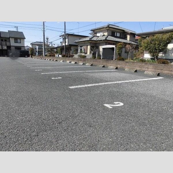 スクウェアガーデン　Ⅷ 駐車場