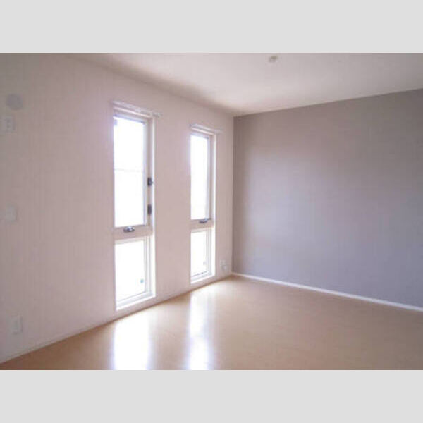 maison楓　Ⅰ203号室 バルコニー側の洋室