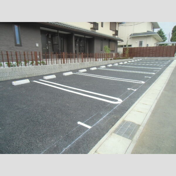 WEST COURT 楓 駐車場