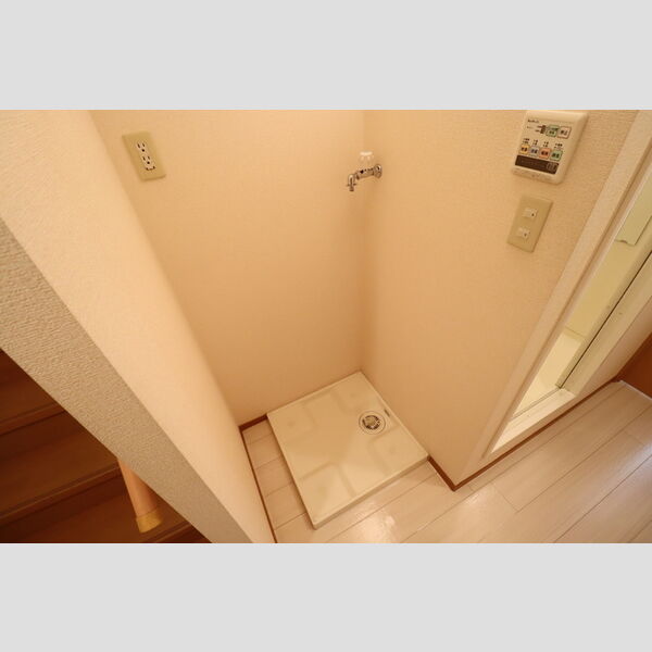 ボナールハウス新川 室内洗濯機置き場