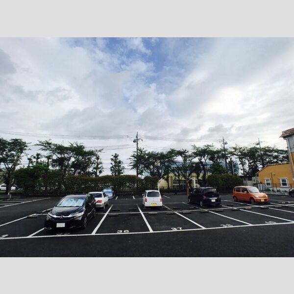 プレミールA 駐車場