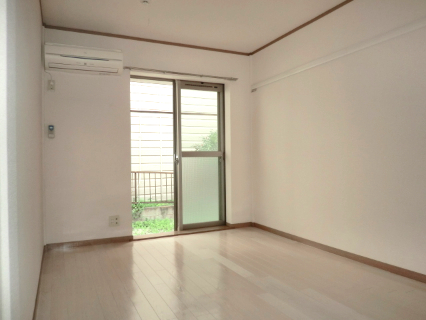 シャーロックホームズ横浜0103号室 リビング