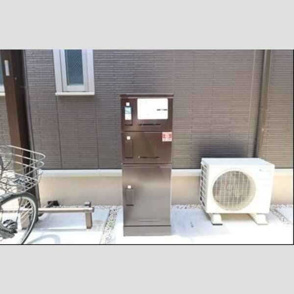 WESTエヴ　Ⅱ101号室 宅配ボックス