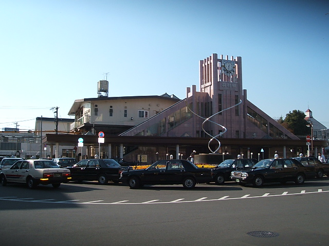 ガーデニングヒルズ 羽村駅まで400ｍ