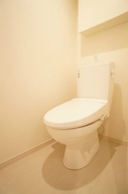 リブリ・ジュネス聖1階 トイレ