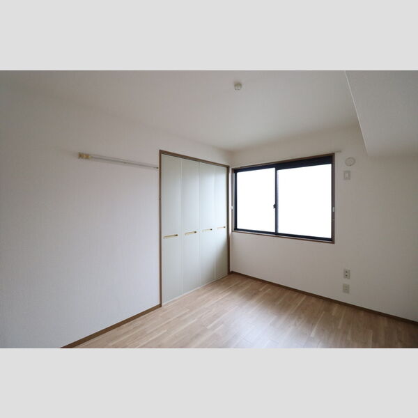 ハイカムール園生203号室 洋室
