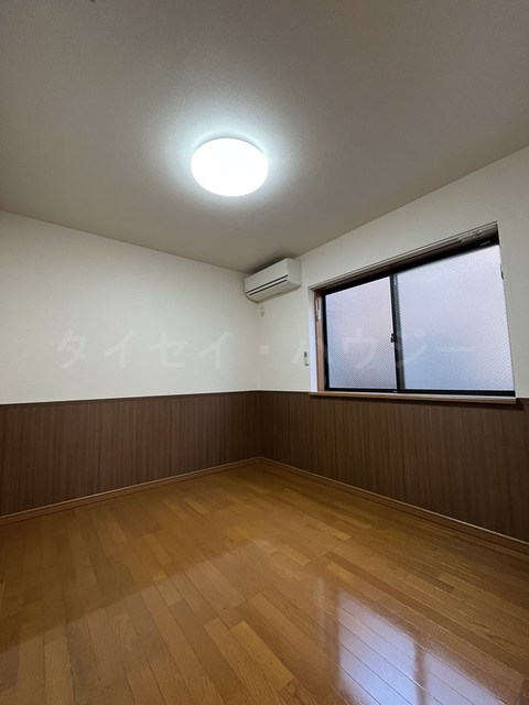 アーバンスクエア江原町Ａ棟0105号室 リビング