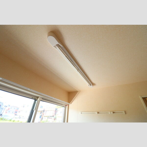 ゼフィール102号室 室内物干し