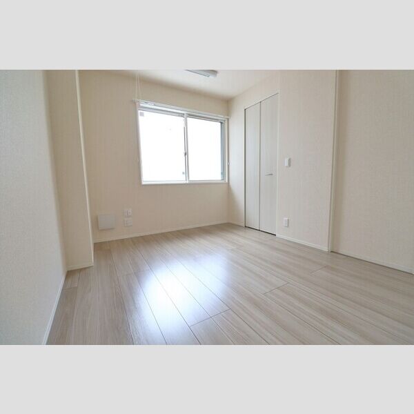 アイウェル湘南台 6.2帖の洋室