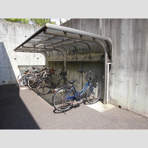 ラックスハイム鶴川台　Ⅰ207号室 屋根付き駐輪場