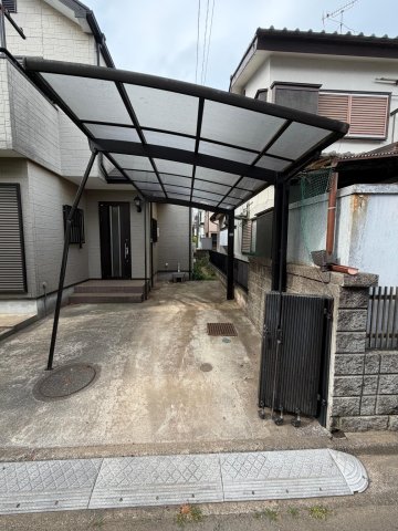 東村山市久米川町戸建て 大型の乗用車も駐車可能(現地でご確認ください)