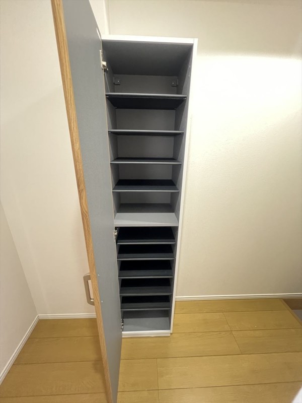 ガーデンフォレスト親水公園2階 玄関