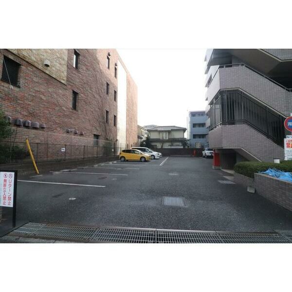 ロワールガーデン町田 駐車場