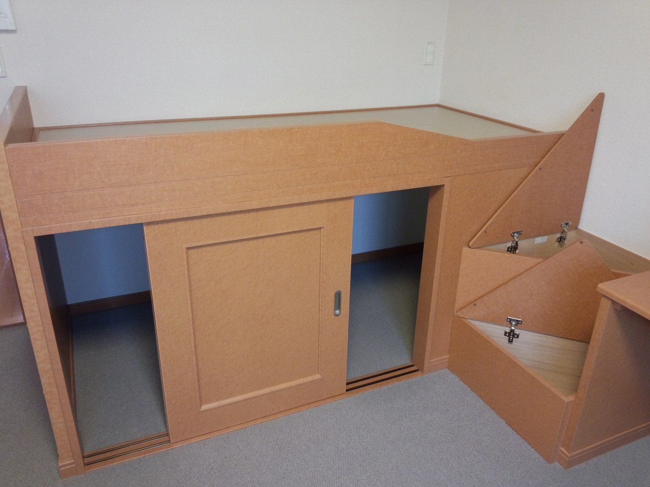 レオパレスグランデ204号室 寝室