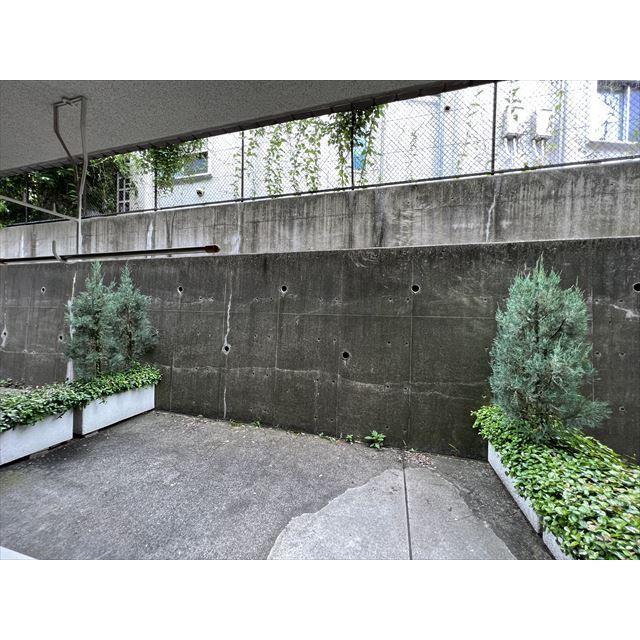 ヴィルヌーブ(Ville Neuve)103号室 広い庭が使えます