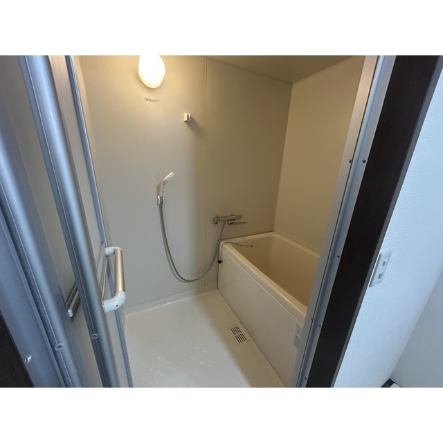 グランデュール瀬戸岡105号室 お風呂