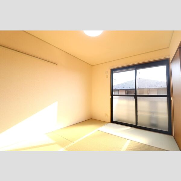 モービルガーデン山田　壱番館203号室 和室