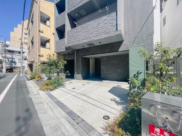 ドゥーエ入谷Ⅱ2階 駐車場