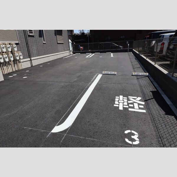 ロイヤルクレスト六号館 駐車場