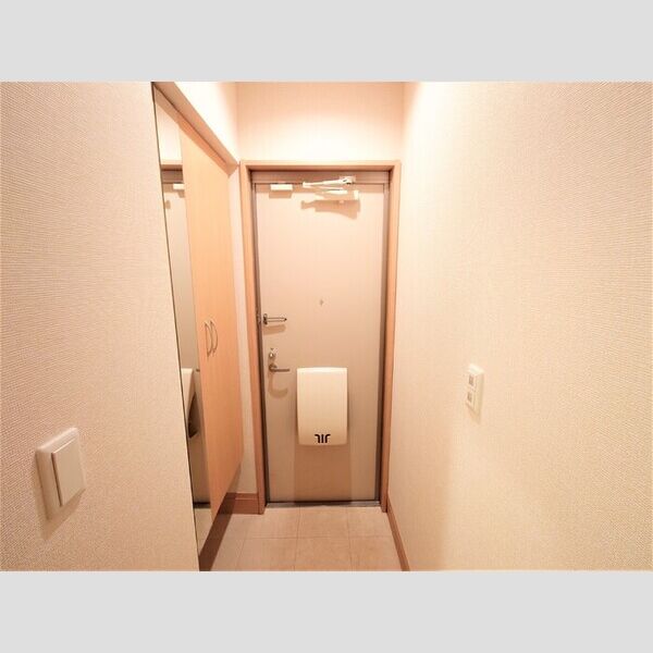 フロンティア　B棟 玄関