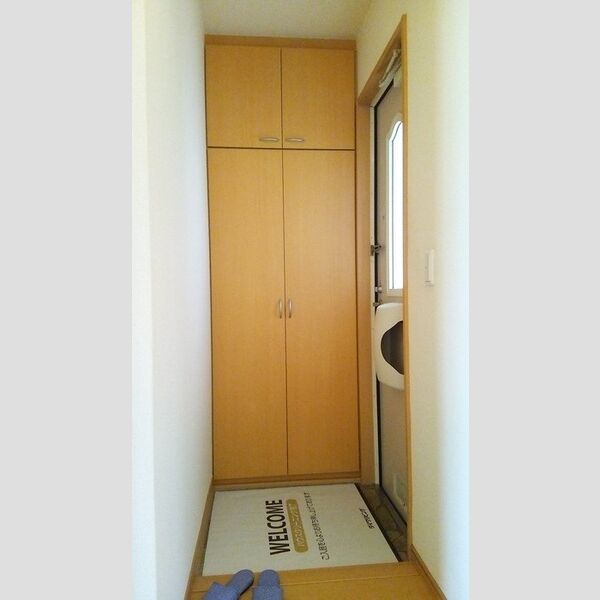 カンパーニュ　C101号室 玄関