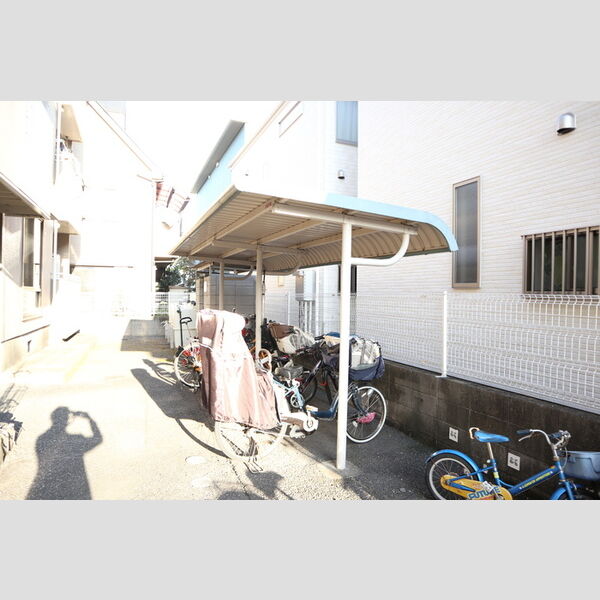 ユートピア戸塚 駐輪場