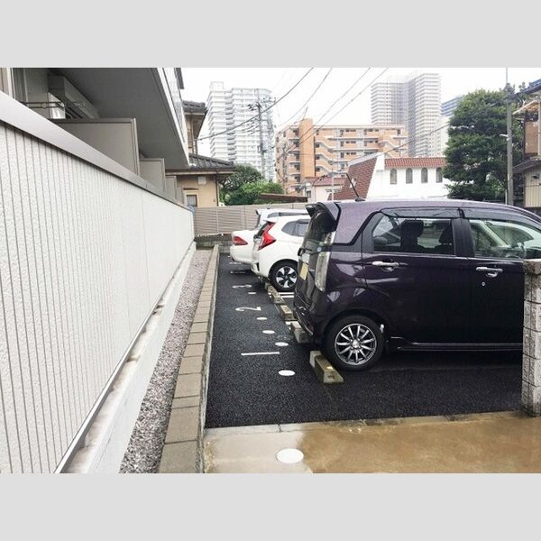 リヴィエール202号室 駐車場