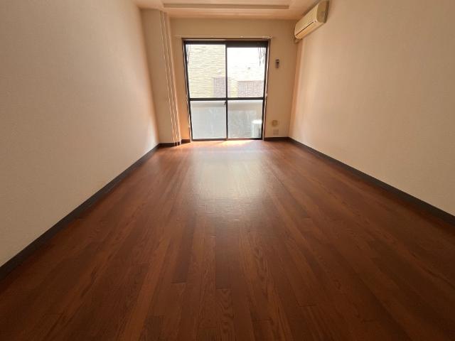 ロズウェルシブヤ102号室 洋室