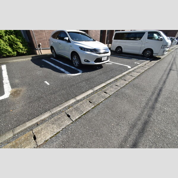 リヴェールα 駐車場