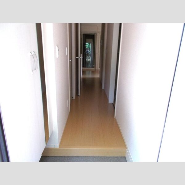 セレッソグランデ103号室 玄関