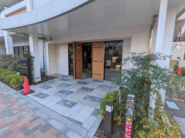 アゼスト堀切菖蒲園Ⅱ103号室 エントランス