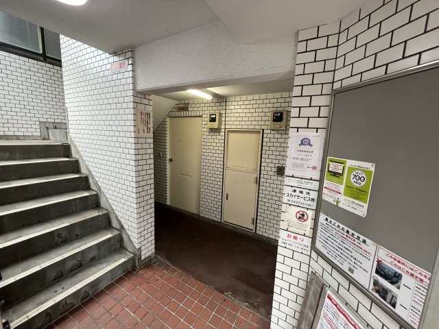 スカイコート明大前 エントランス
