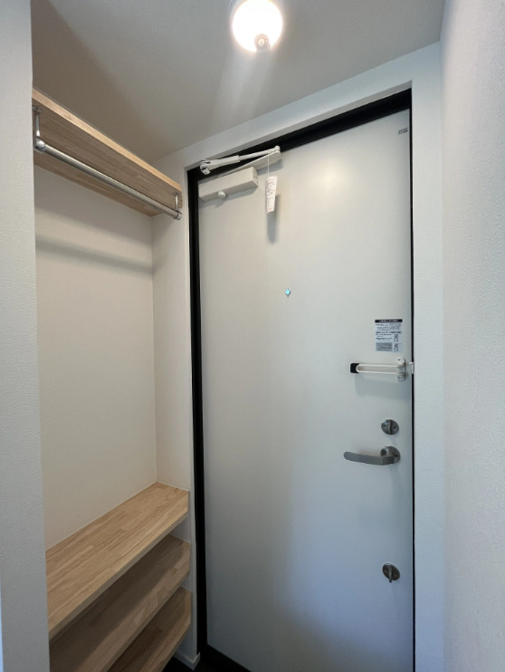 trias220103号室 玄関