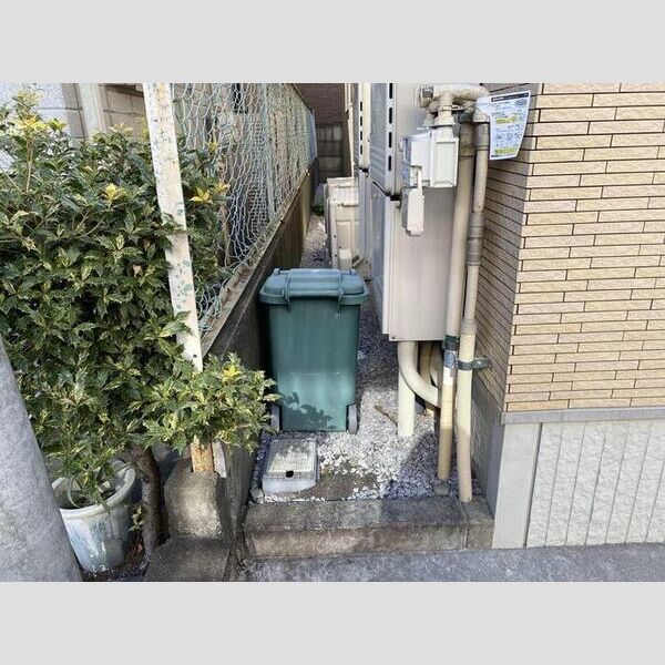 プライムテラス経堂101号室 ゴミ置き場