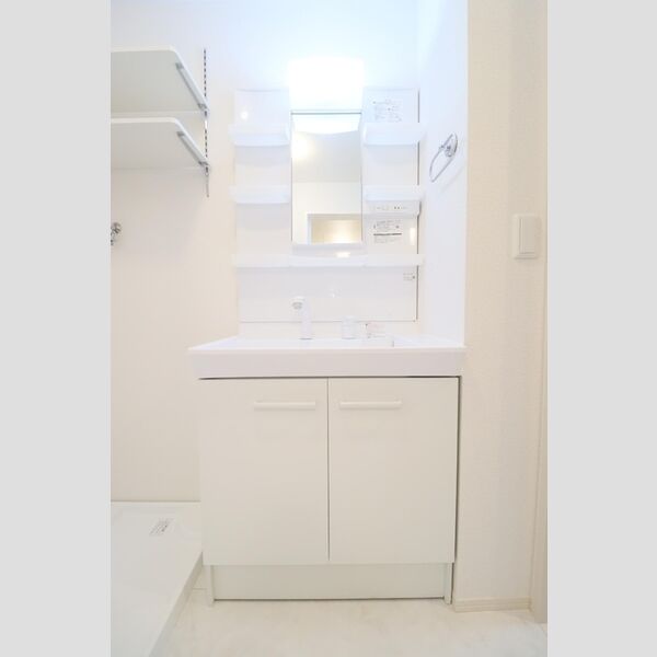 ホワイトヴィラ203号室 洗髪洗面化粧台