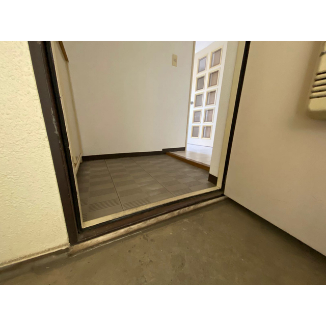 ベルエポック106号室 玄関