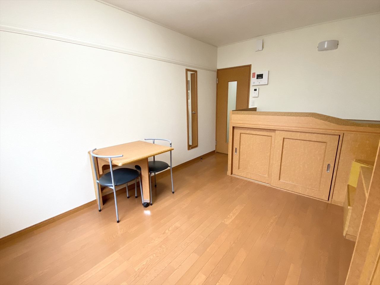 レオパレスアンダンテ117号室 掃除も簡単フローリング