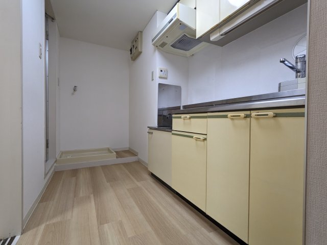 ワイケービー桜台104号室 キッチン