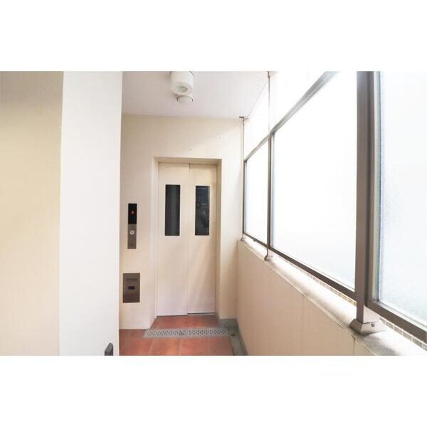 Zest横浜301号室 エントランス