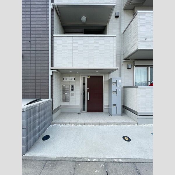 アンソレイエ101号室 エントランス