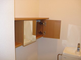 ガーデンプレイス101号室 ＷＣ収納