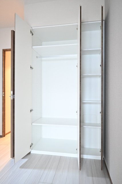 ＧＲＡＮＳＩＴＥ　ＮＡＫＡＭＥＧＵＲＯ4階 クローゼット