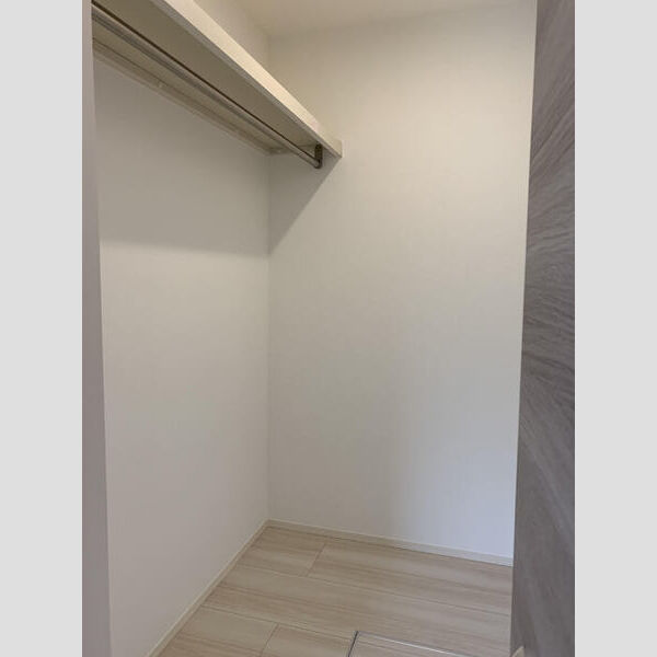 パストラーレ 102号室　ウォークインクローゼット
