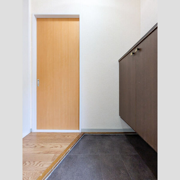 ファミールI・K202号室 玄関