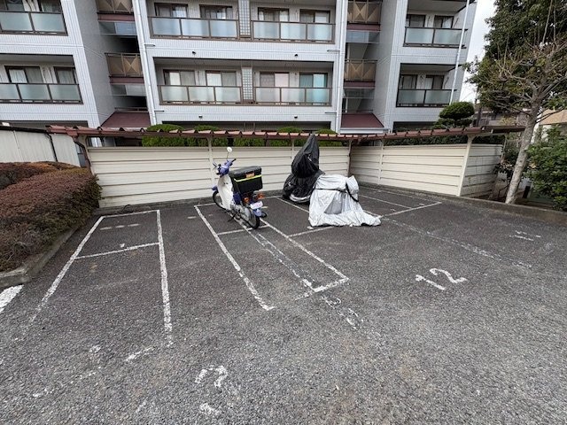 エステート市ヶ尾4階 バイク駐輪場
