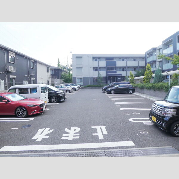 Grandir　A 駐車場